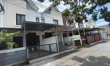 Rumah 2 lantai siap huni di komplek Cipamokolan bebas banjir