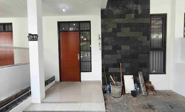 Rumah 2 lantai siap huni di komplek Cipamokolan bebas banjir