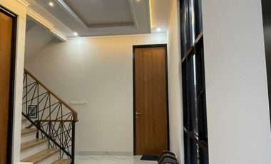 526. Murah Jual Cepat Rumah 3 Lantai di Cipedak Srengseng sawah Jagakarsa Jakarta Selatan -  Modern Rooftop Garden & Kolam Renang Pribadi