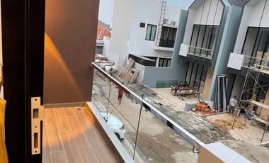 526. Murah Jual Cepat Rumah 3 Lantai di Cipedak Srengseng sawah Jagakarsa Jakarta Selatan -  Modern Rooftop Garden & Kolam Renang Pribadi