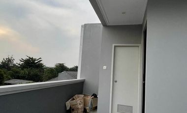 526. Murah Jual Cepat Rumah 3 Lantai di Cipedak Srengseng sawah Jagakarsa Jakarta Selatan -  Modern Rooftop Garden & Kolam Renang Pribadi