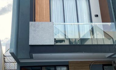 526. Murah Jual Cepat Rumah 3 Lantai di Cipedak Srengseng sawah Jagakarsa Jakarta Selatan -  Modern Rooftop Garden & Kolam Renang Pribadi