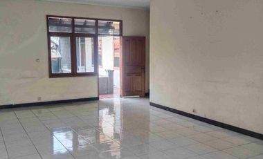 Rumah Terawat Mainroad Antapani Kota Bandung cocok untuk usaha