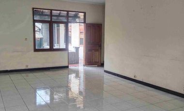 Rumah Terawat Mainroad Antapani Kota Bandung cocok untuk usaha