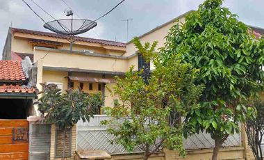 Dijual Rumah 2 Lantai 7 kamar Tidur Di Karang Tengah Tangerang Kota