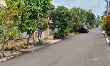 Dijual Rumah 2 Lantai 7 kamar Tidur Di Karang Tengah Tangerang Kota