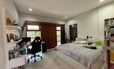 Rumah minimalis 5 Kamar dengan Jalan Lebar