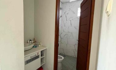 Rumah minimalis 5 Kamar dengan Jalan Lebar