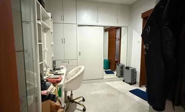 Rumah minimalis 5 Kamar dengan Jalan Lebar