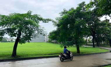 COMMERCIAL LAND ON LIPPO MAIN STREET FOR SCHOOLS, OFFICES, RESTAURANTS