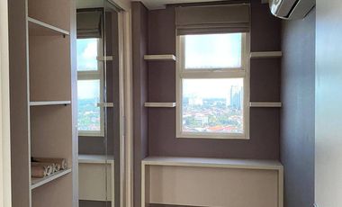 Selling 2 Bedroom Apartment Full Furnished Intermark BSD right at the first BSD toll exit