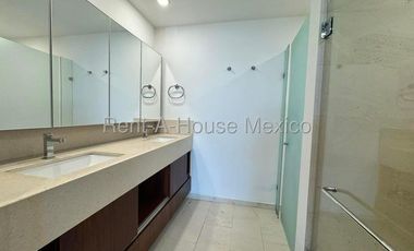 Departamento en planta baja con cuarto servicio y 3 recámaras, Santa Fe Juriquilla - RENTA