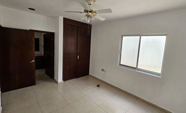 Casa EN RENTA, fraccionamiento Jardines del Moral (zona norte), León, Guanajuato.