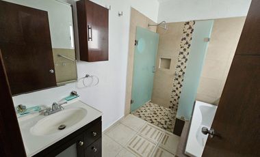 Casa EN RENTA, fraccionamiento Jardines del Moral (zona norte), León, Guanajuato.