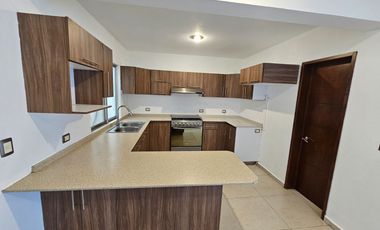 Casa EN RENTA, fraccionamiento Jardines del Moral (zona norte), León, Guanajuato.