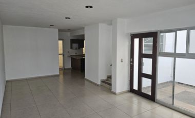 Casa EN RENTA, fraccionamiento Jardines del Moral (zona norte), León, Guanajuato.