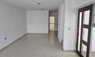 Casa EN RENTA, fraccionamiento Jardines del Moral (zona norte), León, Guanajuato.