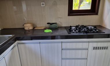 Rumah Elit dengan Kolam Renang Disewakan, di Kuta Utara Area