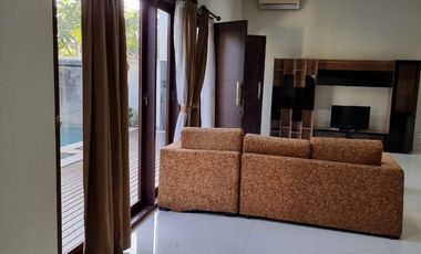 Rumah Elit dengan Kolam Renang Disewakan, di Kuta Utara Area