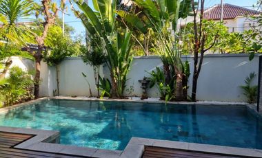 Rumah Elit dengan Kolam Renang Disewakan, di Kuta Utara Area