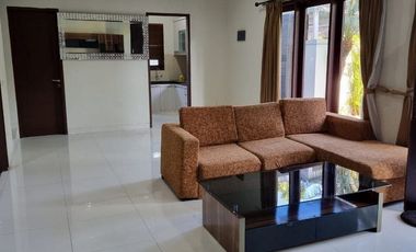 Rumah Elit dengan Kolam Renang Disewakan, di Kuta Utara Area