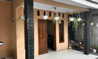 jual rumah kampung deket lampu merah brimob kota Ciracas surat SHM akses mobil