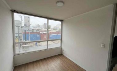 Arriendo departamento 1D 1B con estacionamiento a pasos metro ecuador