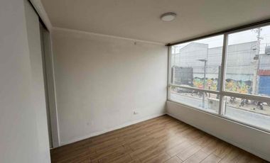 Arriendo departamento 1D 1B con estacionamiento a pasos metro ecuador