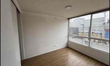 Arriendo departamento 1D 1B con estacionamiento a pasos metro ecuador