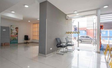 Arriendo departamento 1D 1B con estacionamiento a pasos metro ecuador