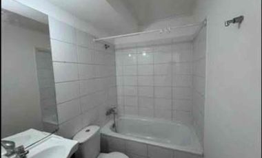 Arriendo departamento 1D 1B con estacionamiento a pasos metro ecuador