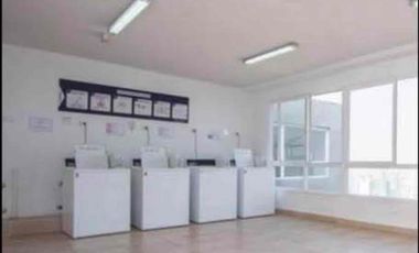 Arriendo departamento 1D 1B con estacionamiento a pasos metro ecuador