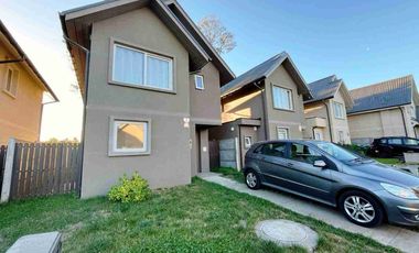 Se arrienda amplia casa en Condominio Hacienda San Sebastian.