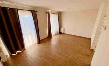 Se arrienda amplia casa en Condominio Hacienda San Sebastian.