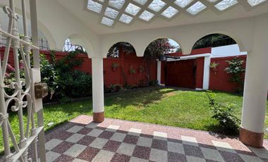 Alquiler de Casa con jardín en Santiago de Surco
