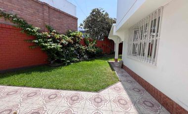 Alquiler de Casa con jardín en Santiago de Surco