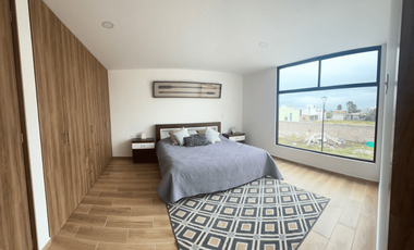 Casa en venta por la La Radial, por UVM