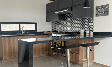 Casa en venta por la La Radial, por UVM