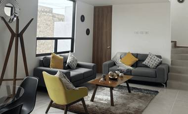 Casa en venta por la La Radial, por UVM