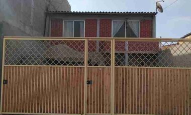 Vendo Casa completamente Sólida, en Av. Los Cóndores. 5dormitorios 3baños 2estacionamientos.