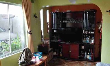 Vendo Casa completamente Sólida, en Av. Los Cóndores. 5dormitorios 3baños 2estacionamientos.