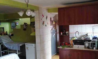 Vendo Casa completamente Sólida, en Av. Los Cóndores. 5dormitorios 3baños 2estacionamientos.