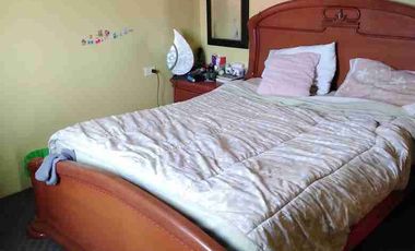 Vendo Casa completamente Sólida, en Av. Los Cóndores. 5dormitorios 3baños 2estacionamientos.