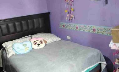 Vendo Casa completamente Sólida, en Av. Los Cóndores. 5dormitorios 3baños 2estacionamientos.