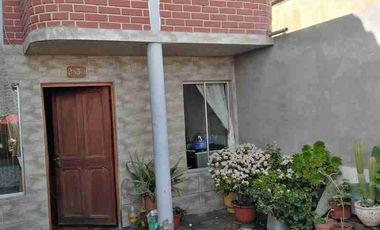 Vendo Casa completamente Sólida, en Av. Los Cóndores. 5dormitorios 3baños 2estacionamientos.