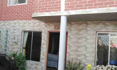 Vendo Casa completamente Sólida, en Av. Los Cóndores. 5dormitorios 3baños 2estacionamientos.