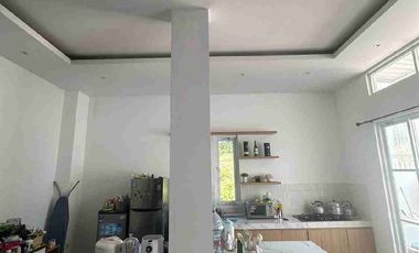 Jual Rumah Rasa Villa Dengan View Perbukitan di Tembalang