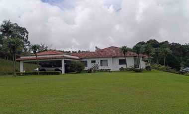 Lujosa finca en venta, vereda el Cerro el Carmen de Viboral