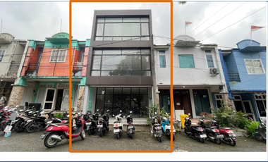 DIJUAL / DISEWAKAN RUKO 3 LANTAI PINGGIR JALAN MT. HARYONO WIKA DEPAN RS. HERMINA – HM