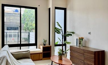 TURUN HARGA!! RUMAH BARU 2 LANTAI FASAD MODERN CONTEMPORER LOKASI SANGAT STRATEGIS DI NUSA LOKA BSD CITY (HRB193)